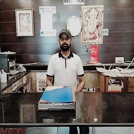 Hotel International Neelam Near New Delhi Railway Station Нью-Дели Экстерьер фото