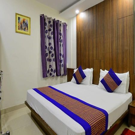 Hotel International Neelam Near New Delhi Railway Station Нью-Дели Экстерьер фото