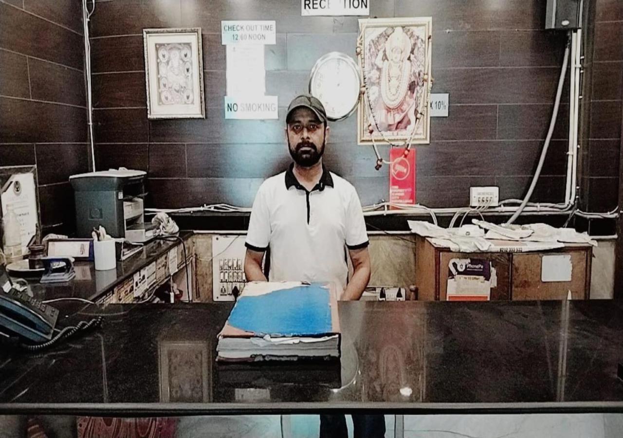 Hotel International Neelam Near New Delhi Railway Station Нью-Дели Экстерьер фото