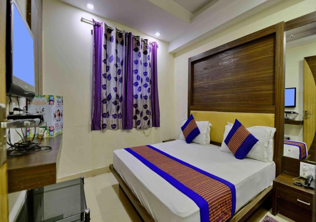 Hotel International Neelam Near New Delhi Railway Station Нью-Дели Экстерьер фото