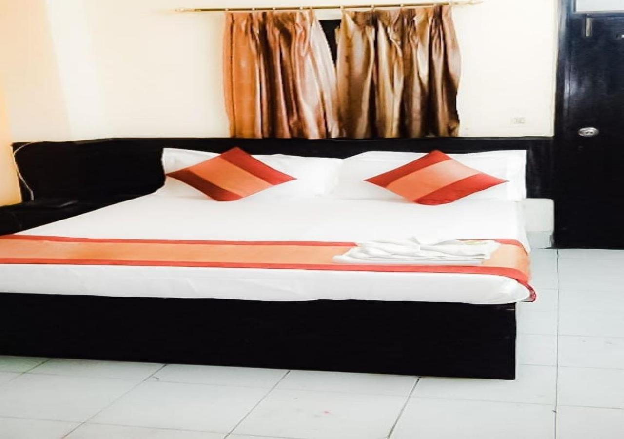 Hotel International Neelam Near New Delhi Railway Station Нью-Дели Экстерьер фото