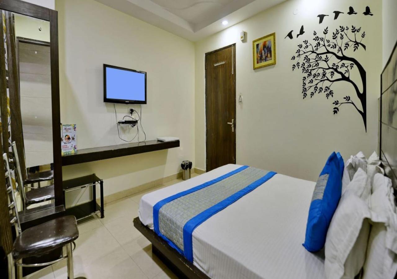 Hotel International Neelam Near New Delhi Railway Station Нью-Дели Экстерьер фото