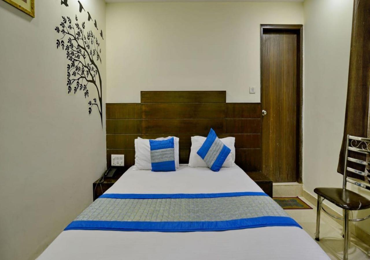 Hotel International Neelam Near New Delhi Railway Station Нью-Дели Экстерьер фото