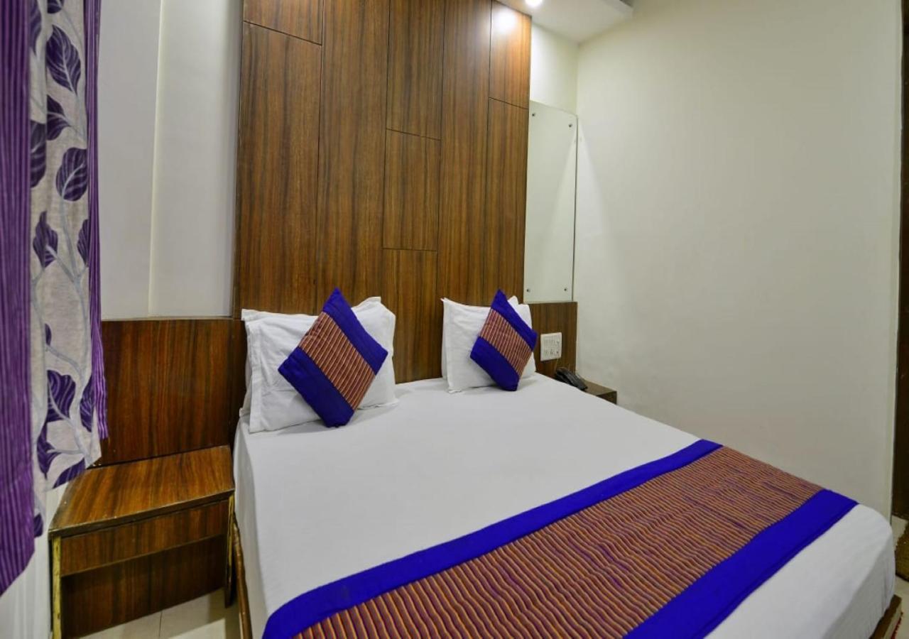 Hotel International Neelam Near New Delhi Railway Station Нью-Дели Экстерьер фото