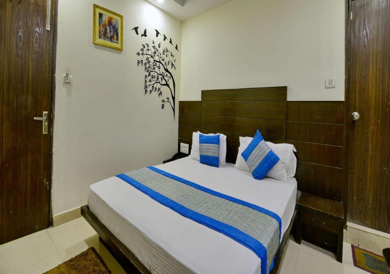 Hotel International Neelam Near New Delhi Railway Station Нью-Дели Экстерьер фото