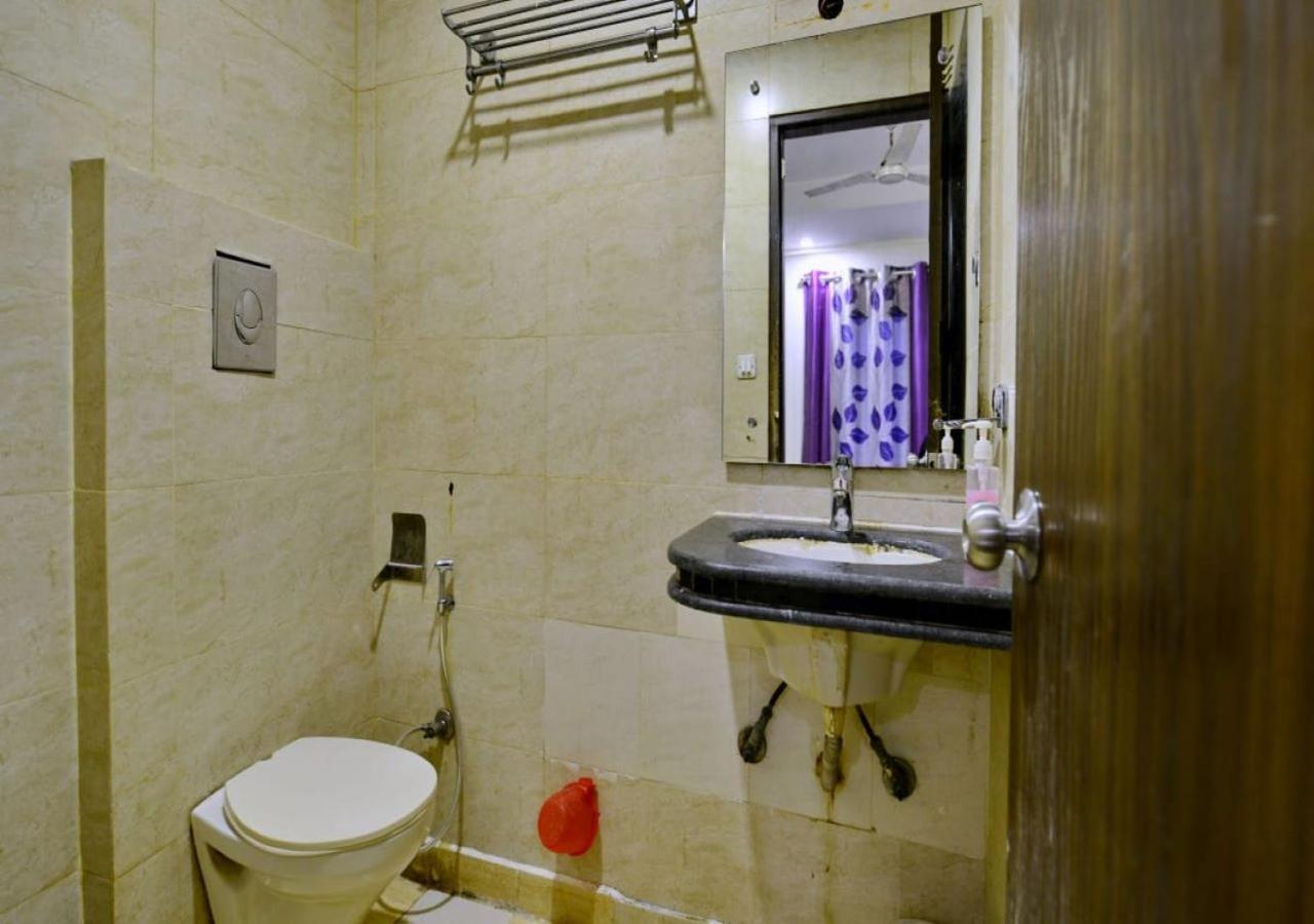 Hotel International Neelam Near New Delhi Railway Station Нью-Дели Экстерьер фото