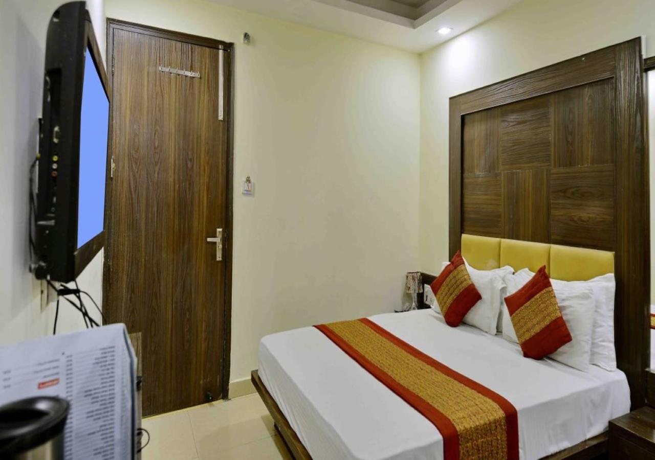 Hotel International Neelam Near New Delhi Railway Station Нью-Дели Экстерьер фото