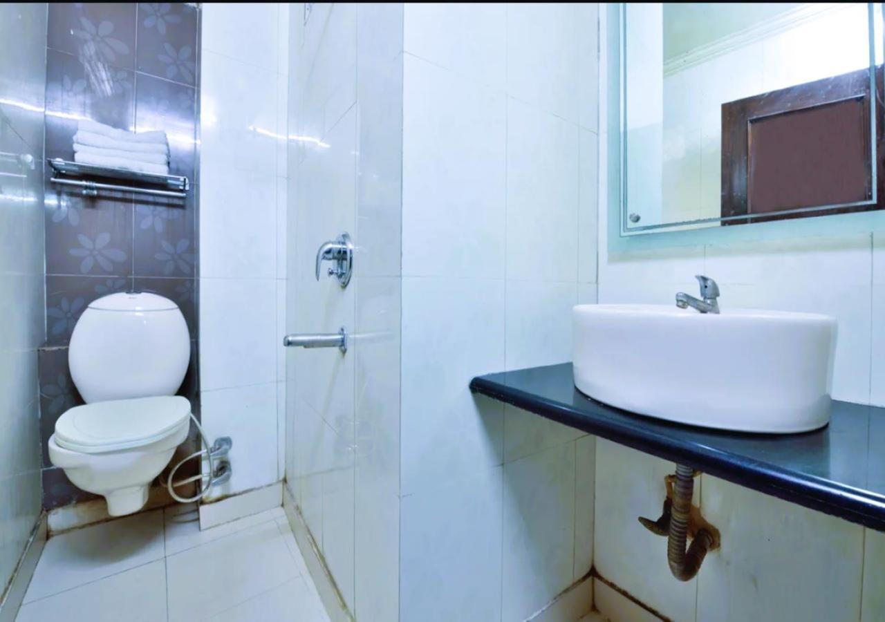 Hotel International Neelam Near New Delhi Railway Station Нью-Дели Экстерьер фото