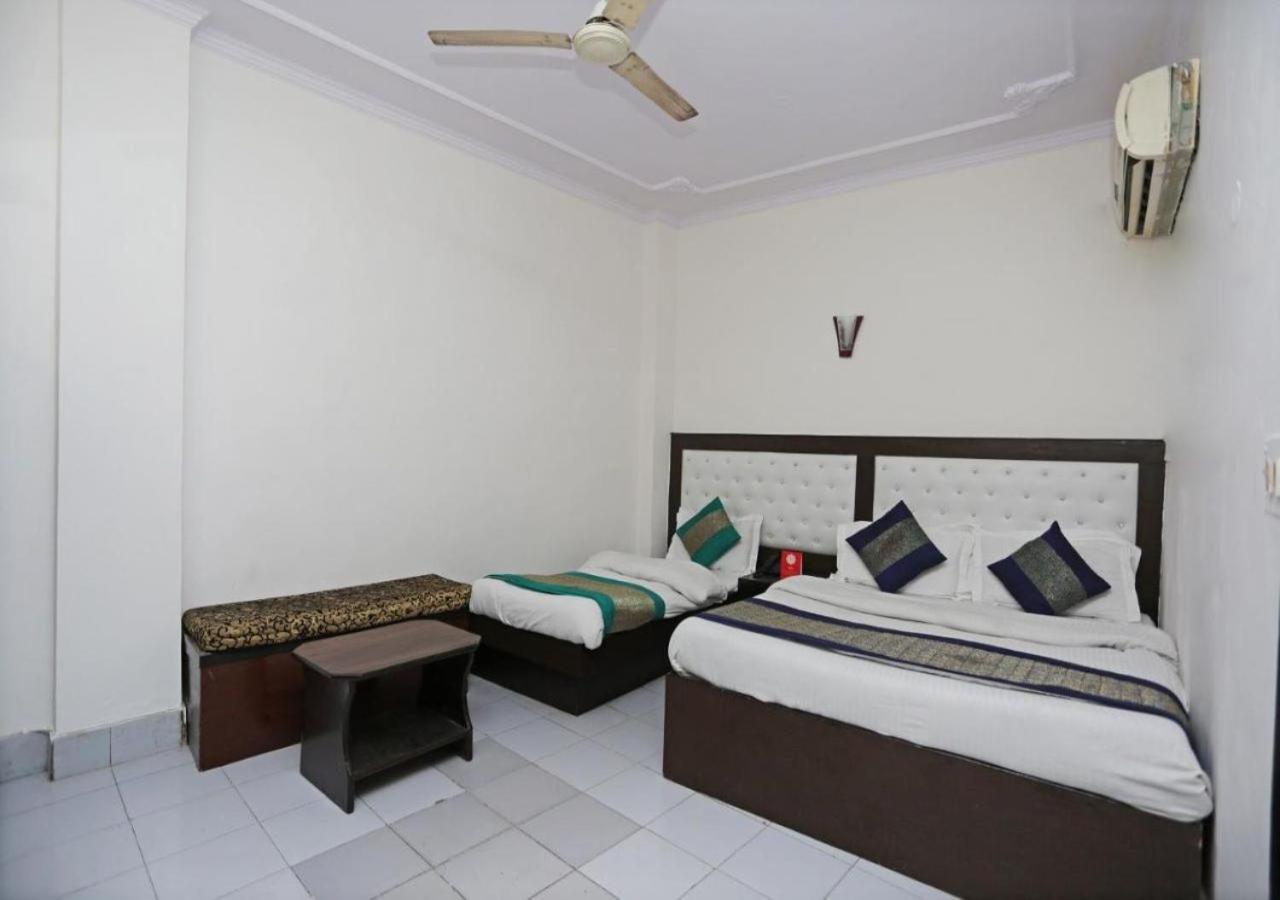 Hotel International Neelam Near New Delhi Railway Station Нью-Дели Экстерьер фото