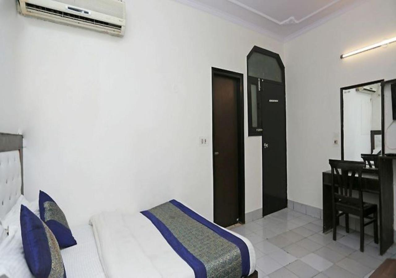 Hotel International Neelam Near New Delhi Railway Station Нью-Дели Экстерьер фото