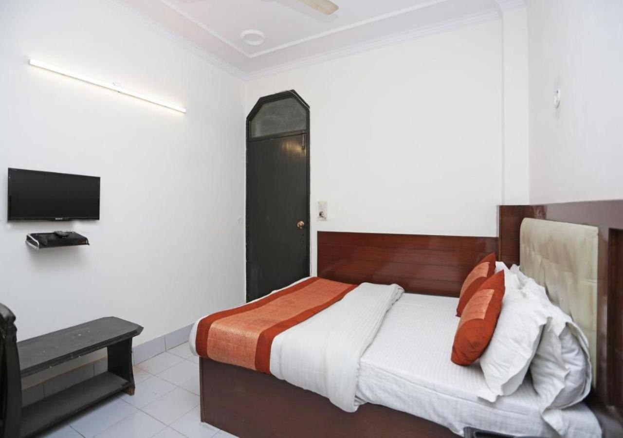 Hotel International Neelam Near New Delhi Railway Station Нью-Дели Экстерьер фото