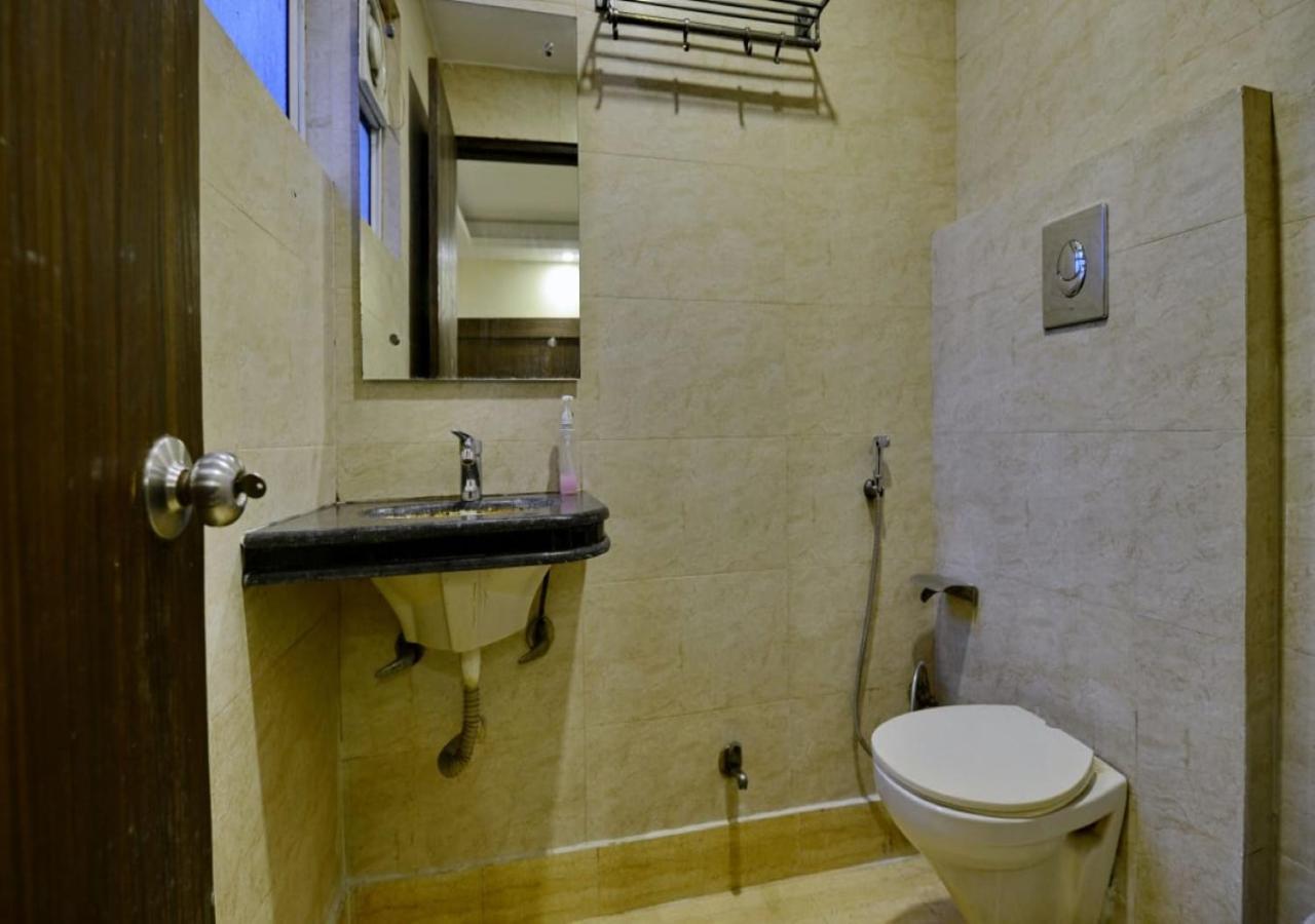 Hotel International Neelam Near New Delhi Railway Station Нью-Дели Экстерьер фото